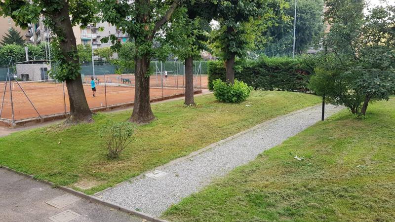 Il giardino alberato accanto ai campi